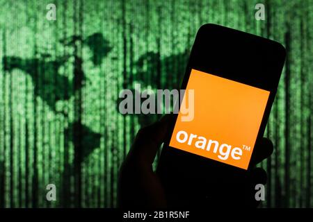Pologne. 26 février 2020. Dans cette illustration photo, un logo Orange Telecom apparaît sur un smartphone. Crédit: Filip Radwanski/Sopa Images/Zuma Wire/Alay Live News Banque D'Images