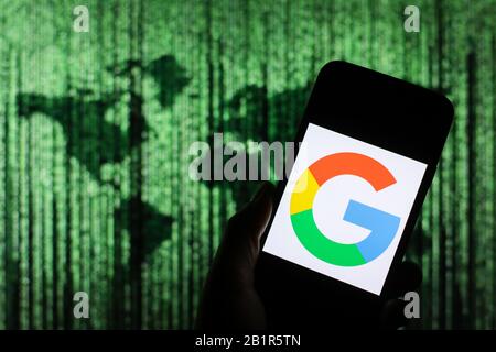 Pologne. 26 février 2020. Dans cette illustration photo, un logo Google s'affiche sur un smartphone. Crédit: Filip Radwanski/Sopa Images/Zuma Wire/Alay Live News Banque D'Images
