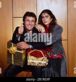 Italienisch amerikanische Sängerin und Schauspielerin Romina Power mit Sänger und Ehemann Al Bano (Albano) Carrisi, mitte der 1990er Jahre. La chanteuse et actrice italienne américaine Romina Power avec la chanteuse et le mari Al Bano (Albano) Carrisi, milieu des années 1990. Banque D'Images