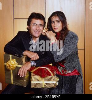 Italienisch amerikanische Sängerin und Schauspielerin Romina Power mit Sänger und Ehemann Al Bano (Albano) Carrisi, mitte der 1990er Jahre. La chanteuse et actrice italienne américaine Romina Power avec la chanteuse et le mari Al Bano (Albano) Carrisi, milieu des années 1990. Banque D'Images