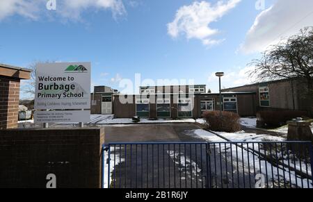 École primaire de Burbage à Leicestershire, qui a été fermée en raison d'un «cas confirmé de coronavirus parmi notre population de parents». Banque D'Images