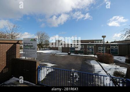 École primaire de Burbage à Leicestershire, qui a été fermée en raison d'un «cas confirmé de coronavirus parmi notre population de parents». Banque D'Images