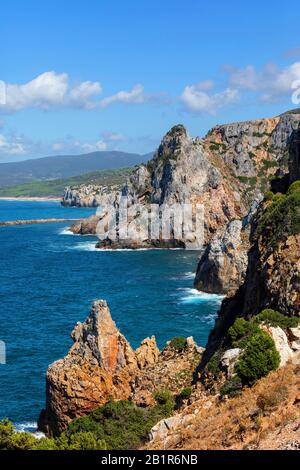 Rochers à la plage de Buggerru, Italie, Sardaigne Banque D'Images