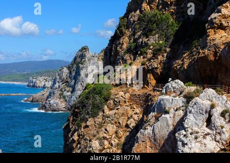 Rochers à la plage de Buggerru, Italie, Sardaigne Banque D'Images