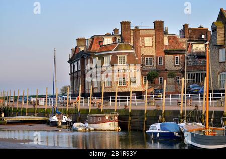 quai de blakeney à marée basse blakeney norfolk angleterre Banque D'Images