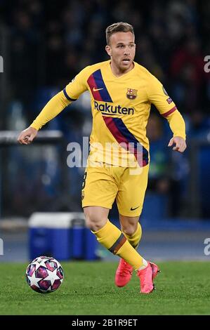 Naples, Italie. 25 février 2020. Arthur de Barcelone lors du match de 16 de la Ligue des Champions de l'UEFA entre Naples et Barcelone à Stadio San Paolo, Naples, Italie, le 25 février 2020. Photo De Giuseppe Maffia. Crédit: Uk Sports Pics Ltd/Alay Live News Banque D'Images