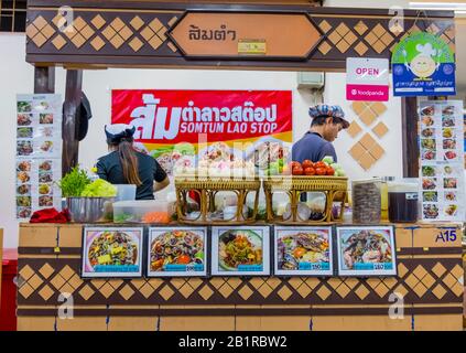 Restauration, Food court, Talat Warorot, marché, Chiang Mai, Thaïlande Banque D'Images