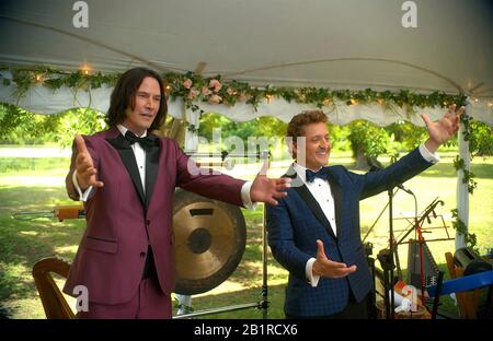 Bill ET TED FONT FACE À LA MUSIQUE 2020 United Artists film avec Keanu Reeves à gauche et Alex Winter Banque D'Images