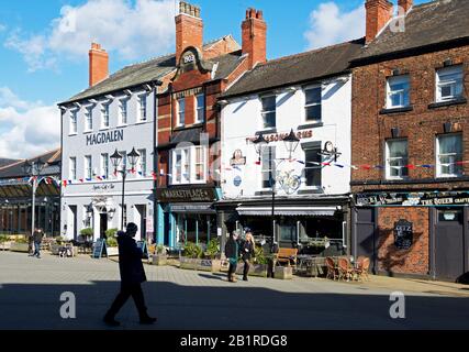 Pubs adjacents à la Place du marché à Doncaster, dans le Yorkshire du Sud, Angleterre Royaume-Uni Banque D'Images