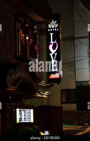 Love Inn Hotel, Kyoto, Japon. La Nuit Banque D'Images