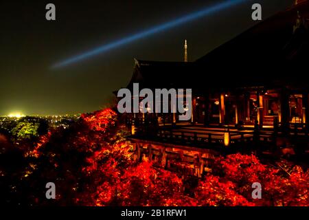 Kyoto, Japon. Paysage urbain la nuit Banque D'Images