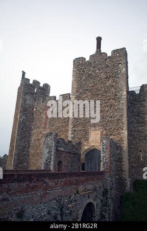 Château de Framingham construit (C-12) par la famille Bigod et abritant les ducs de Norfolk depuis plus de 400 ans, Framingham, Suffolk, Royaume-Uni Banque D'Images