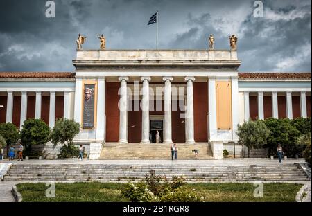 Athènes - 7 Mai 2018 : Musée Archéologique National D'Athènes, Grèce. C'est l'un des principaux monuments historiques d'Athènes. Entrée principale du musée Banque D'Images