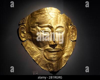 Athènes - 7 mai 2018: Célèbre masque d'or d'Agamemnon qui a été découvert par l'archéologue Heinrich Schliemann en 1876 dans l'ancien Mycenae, Grèce. Ok Banque D'Images