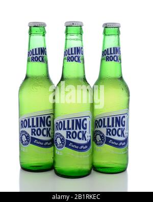 Irvine, CA - 14 JUIN 2015 : bière Rolling Rock Extra Pale. Trois bouteilles de bière américaine fondée en 1939 à Latrobe, en Pennsylvanie, par le Latrobe Banque D'Images