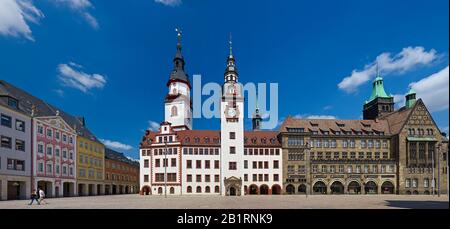 Marché avec ancienne et nouvelle mairie, église de la ville de St. Jakobi à Chemnitz, Saxe, Allemagne, Banque D'Images