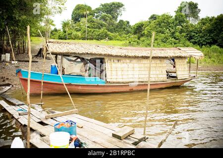 Bateau Des Indiens, Reserva Do Jaú, Amazonas, Brésil Banque D'Images