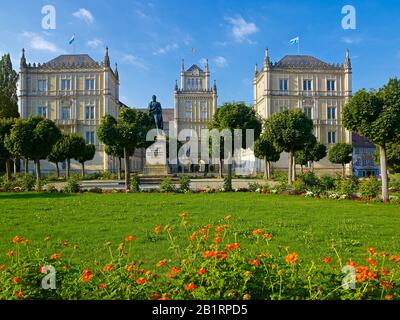 Château D'Ehrenburg Sur Schlossplatz À Coburg, Haute-Franconie, Bavière, Allemagne, Banque D'Images