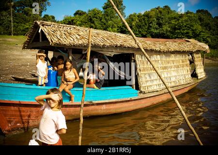 Bateau Des Indiens, Reserva Do Jaú, Amazonas, Brésil Banque D'Images