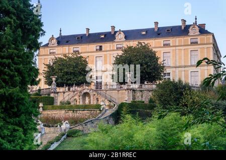 France, Maine et Loire, Maulevrier, le Parc Oriental de Maulevrier, le jardin dominé par le château Colbert France, Maine-et-Loire (49), Maulévrie Banque D'Images