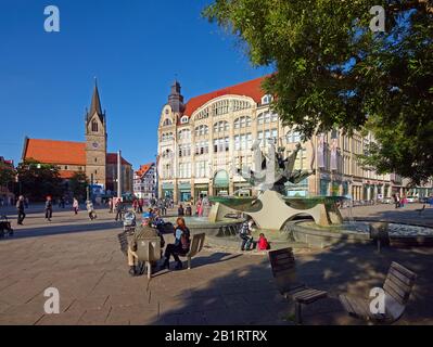 Grand magasin Kaufmannskirche et Anger1 avec fontaine à Erfurt, Thuringe, Allemagne Banque D'Images