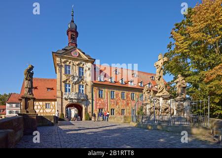 Ancienne mairie avec pont sur la rivière Regnitz à Bamberg, Haute-Franconie, Bavière, Allemagne Banque D'Images