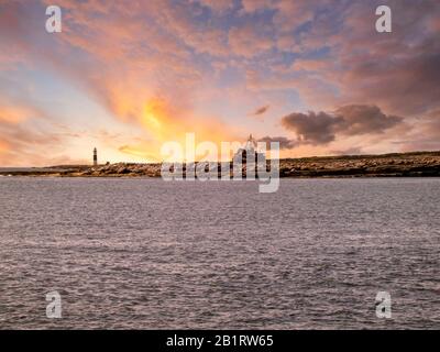 Coucher de soleil sur Inis Oirr, l'île la plus smalte de l'Aran Island Archipel à l'ouest du comté de Clare, Irlande. Banque D'Images