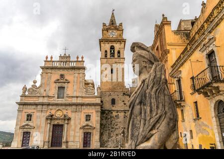 Der Dom Chiesa Madre S. Giorgio Martyre, Caccamo, Sizilien, Italien, Europa | Caccamo Cathédrale Chiesa Madre S. Giorgio Martyre, Sicile, Italie, Euro Banque D'Images