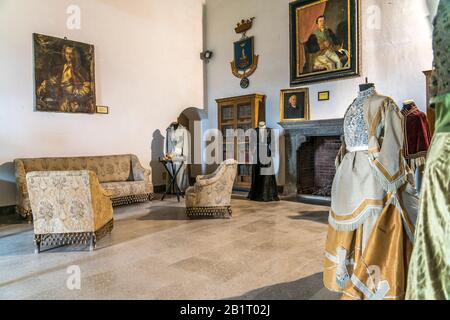 Kaminzimmer des normannischen Kastell Castello di Caccamo, Sizilien, Italien, Europa | salle de cheminée, château normand Castello di Caccamo intérieur, S Banque D'Images