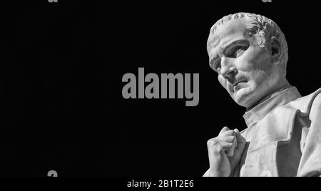 L'homme dans l'acte de pensée. Francesco Burlamacchi, chef de l'ancienne République de Lucques contre Medici Florence à l'âge de la Renaissance. Statue érigée en 18 Banque D'Images