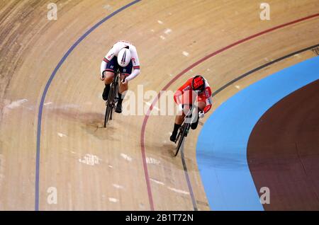 La Grande-Bretagne Sophie Capewell (à gauche) et le Japon Yuka Kobayashi affrontent la deuxième journée des Championnats du monde de cyclisme sur piste UCI 2020 à Velodrom, Berlin. Banque D'Images