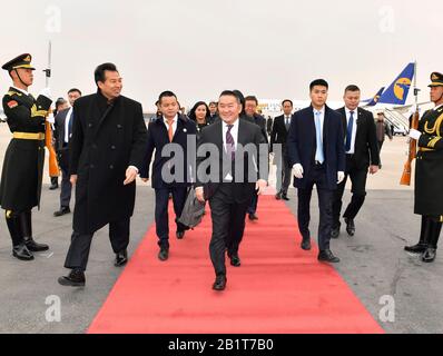 Pékin, Chine. 27 février 2020. Le président mongol Khaltmaa Btulga arrive à Beijing, capitale de la Chine, le 27 février 2020. Btulga est ici pour une visite en Chine. Crédit: Yue Yuewei/Xinhua/Alay Live News Banque D'Images