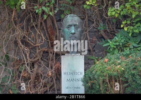 Prenez Heinrich Mann, Dorotheenstädtischer Friedhof, Chausseestraße, Mitte, Berlin, Deutschland Banque D'Images