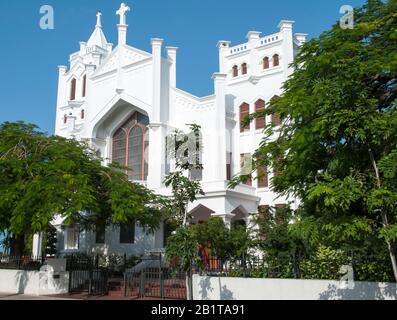 Église épiscopale Saint-Paul du XIXe siècle sur la rue Duval, la rue principale de Key West (Floride). Banque D'Images