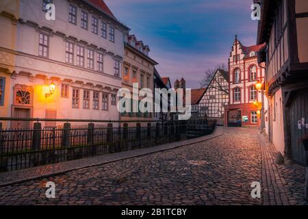 La rue "Word" dans la ville de Quedlinburg, Allemagne en début de matinée Banque D'Images