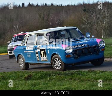 Patrick Walker, Austin 1800, Race Retro, Naec, National Agricultural Exhibition Centre, Stoneleigh Park, Warwickshire, Angleterre, Dimanche 23 Février, Banque D'Images