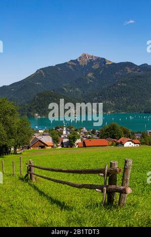 Sankt Gilgen am Wolfgangsee avec Schafberg, province de Salzbourg, Autriche Banque D'Images