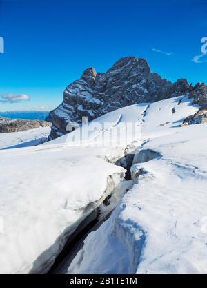 A, Haute-Autriche, Styrie, Salzkammergut, Massif de Dachstein, vue sur le Grand Dirndl, le glacier Hallstaetter, Randspalte, Salzzkammergut, Haute-Autriche Banque D'Images