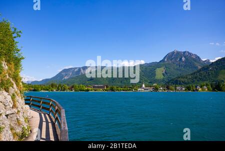 Wolfgangsee, Buerglsteig Avec Rettenkogel, Strobl Am Wolfgangsee, Salzkammergut, Autriche Banque D'Images