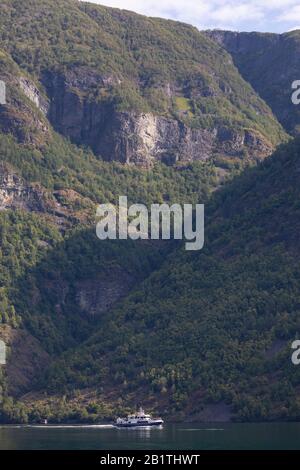 UNDREDAL, NORVÈGE - excursion en ferry à Klipperfjord I sur Aurlandsfjorden, un fjord du comté de Vestland. Banque D'Images