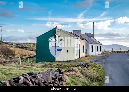 ROSSBEG / IRLANDE - 20 FÉVRIER 2020 : chalets peints historiques. Banque D'Images