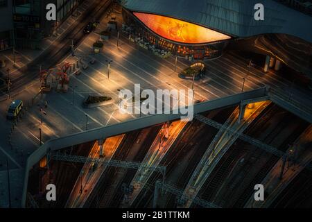 Grand Central à Birmingham, Royaume-Uni, situé au sommet de la gare de New Street, tourné la nuit Banque D'Images