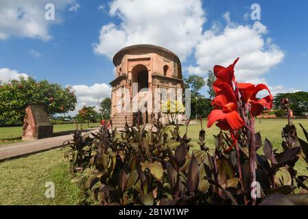 Le Rang Ghar le pavillon sportif royal où les rois et les nobles d'Ahom étaient des spectateurs de jeux. Banque D'Images