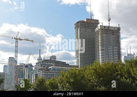 Grues de construction à Toronto, Canada Banque D'Images