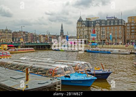 Vue d'Amsterdam à partir de la gare Central Station Pays-Bas Banque D'Images