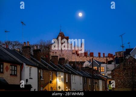 Maisons en briques et château de Windsor, Windsor, Berkshire, Angleterre, Royaume-Uni Banque D'Images