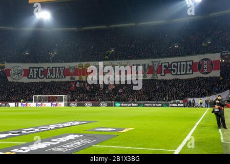 Amsterdam, Pays-Bas. 27 février 2020. Les fans d'AJAX pendant le match de 32 de la Ligue Europa entre AFC Ajax et Getafe C.F. à Johan Cruijff Arena à Amsterdam le 27 février 2020 (photo d'Andrew SURMA/ crédit: SIPA USA/Alay Live News Banque D'Images