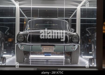 Washington DC, États-Unis - 17 avril 2018 : 68 Ford Mustang GT fastback Bullitt voiture de sport sur le Washington Mall. Présenté dans le cadre des voitures 2018 au C Banque D'Images