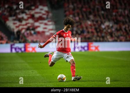 Lisbonne, Portugal. 27 février 2020. Tomas Tavares de SL Benfica vu en action pendant la 2ème partie de la Ligue Europa de l'UEFA du Round 32 match entre Benfica et Shakhtar Donetsk à Lisbonne.(score final; Benfica 3:3 Shakhtar Donetsk) crédit: Sopa Images Limited/Alay Live News Banque D'Images