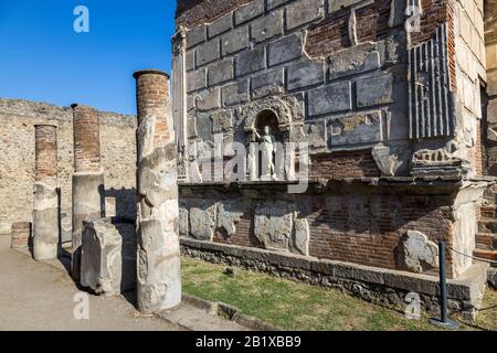 Italie, POMPÉI - OCT 19, 2019: Ancienne ville romaine détruite par l'éruption du Vésuve en AD 79. Pompéi est un site classé au patrimoine mondial de l'UNESCO. Banque D'Images